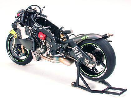 ﹬ Ħ 14086 YZR500 01TECH3