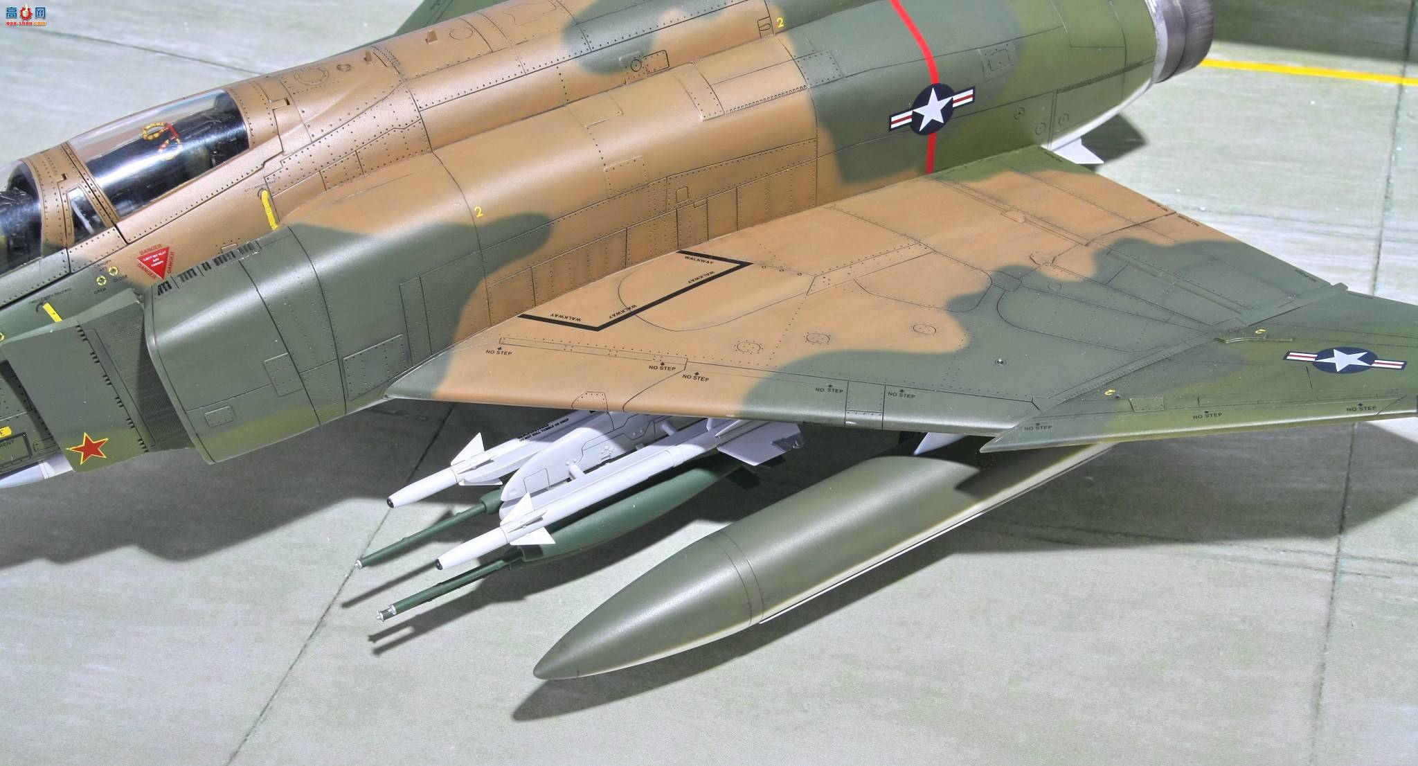 ﹬ 32 F-4Cս