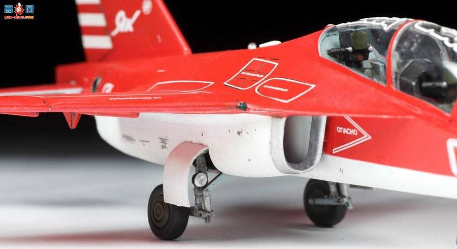 ���� 7316 ����˹�ؼ��ɻ�Yak-130