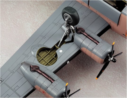 ���ȴ� ��ը�� 00558 E28 B-24D�����