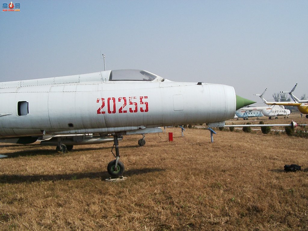 й  8 J-8뾨 ս