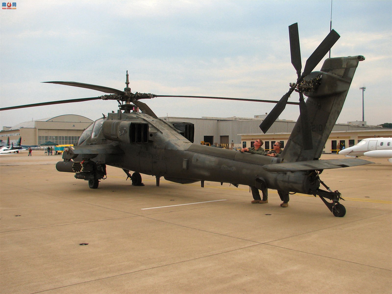 AH-64Aװֱ
