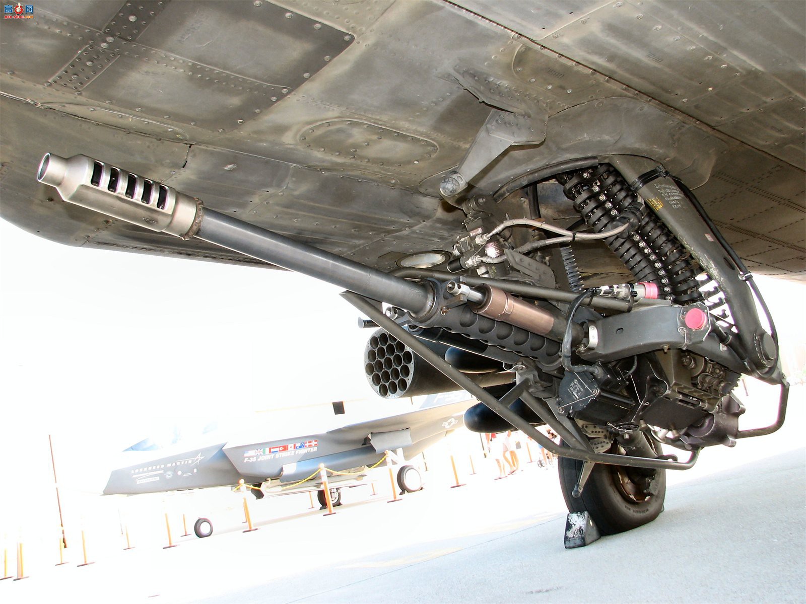  AH-64Aװֱ