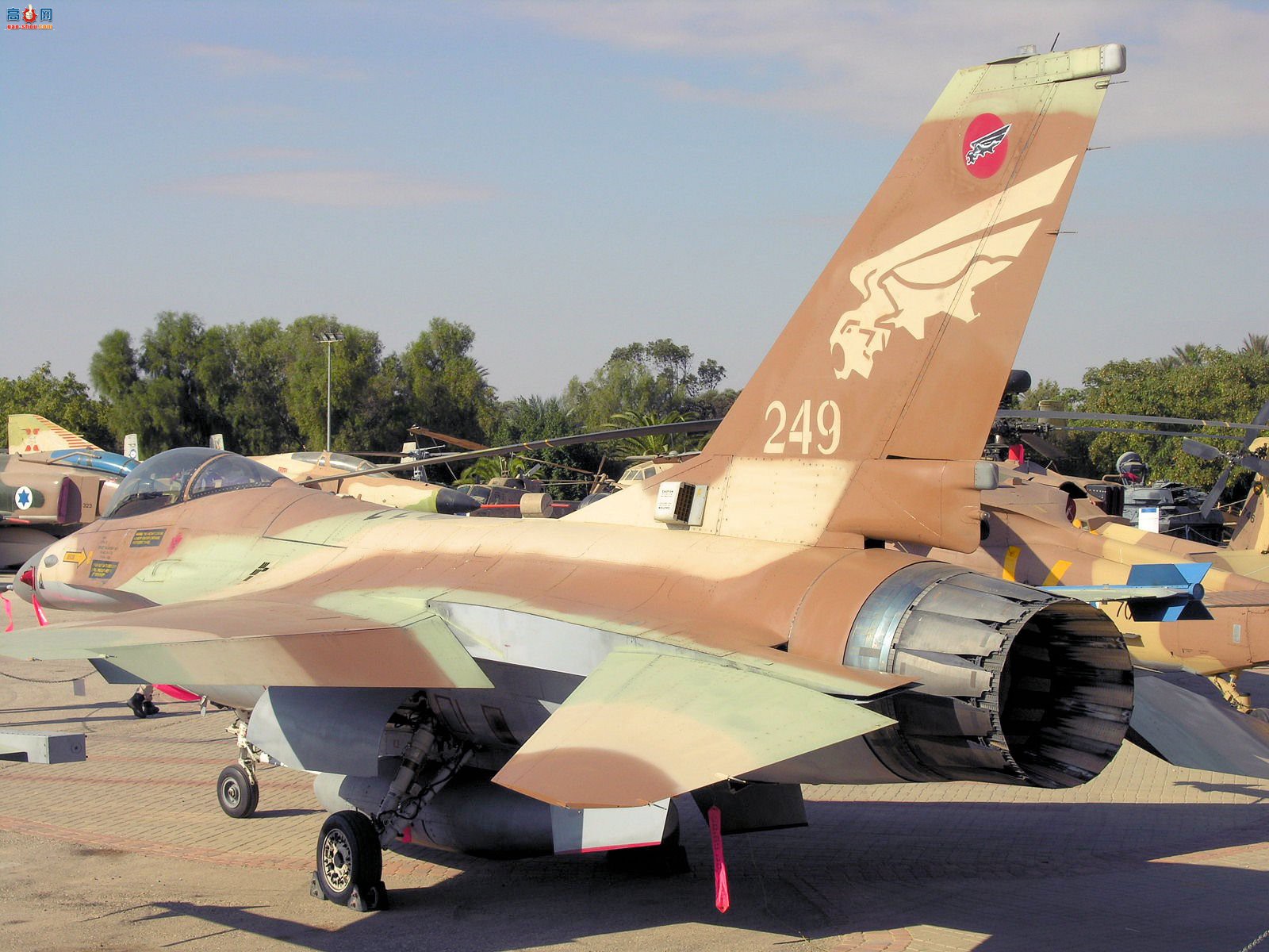 ɫ F-16A ս ս