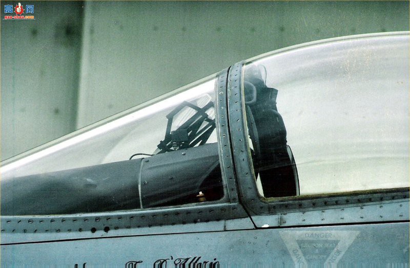  F/A-18B (A21-112)Ʒս