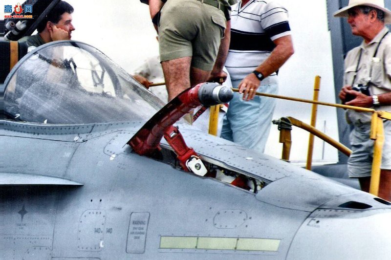  F/A-18B (A21-112)Ʒս