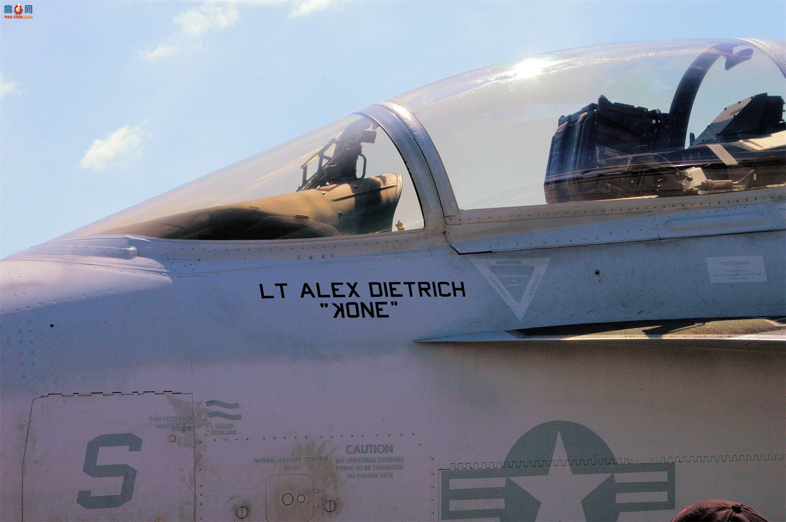  F/A-18F Ʒս