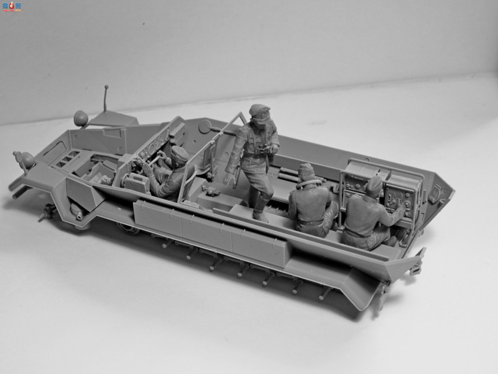 ICM Ĵ 35102 35644 Sf.Kfz.251/6 Ausf.AԱ