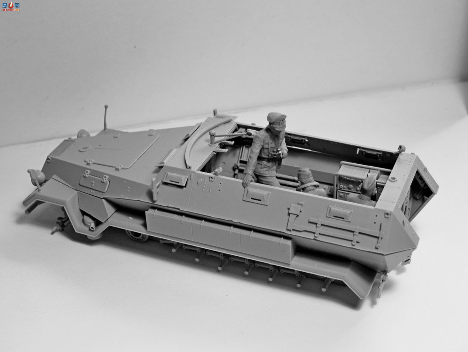 ICM Ĵ 35102 35644 Sf.Kfz.251/6 Ausf.AԱ