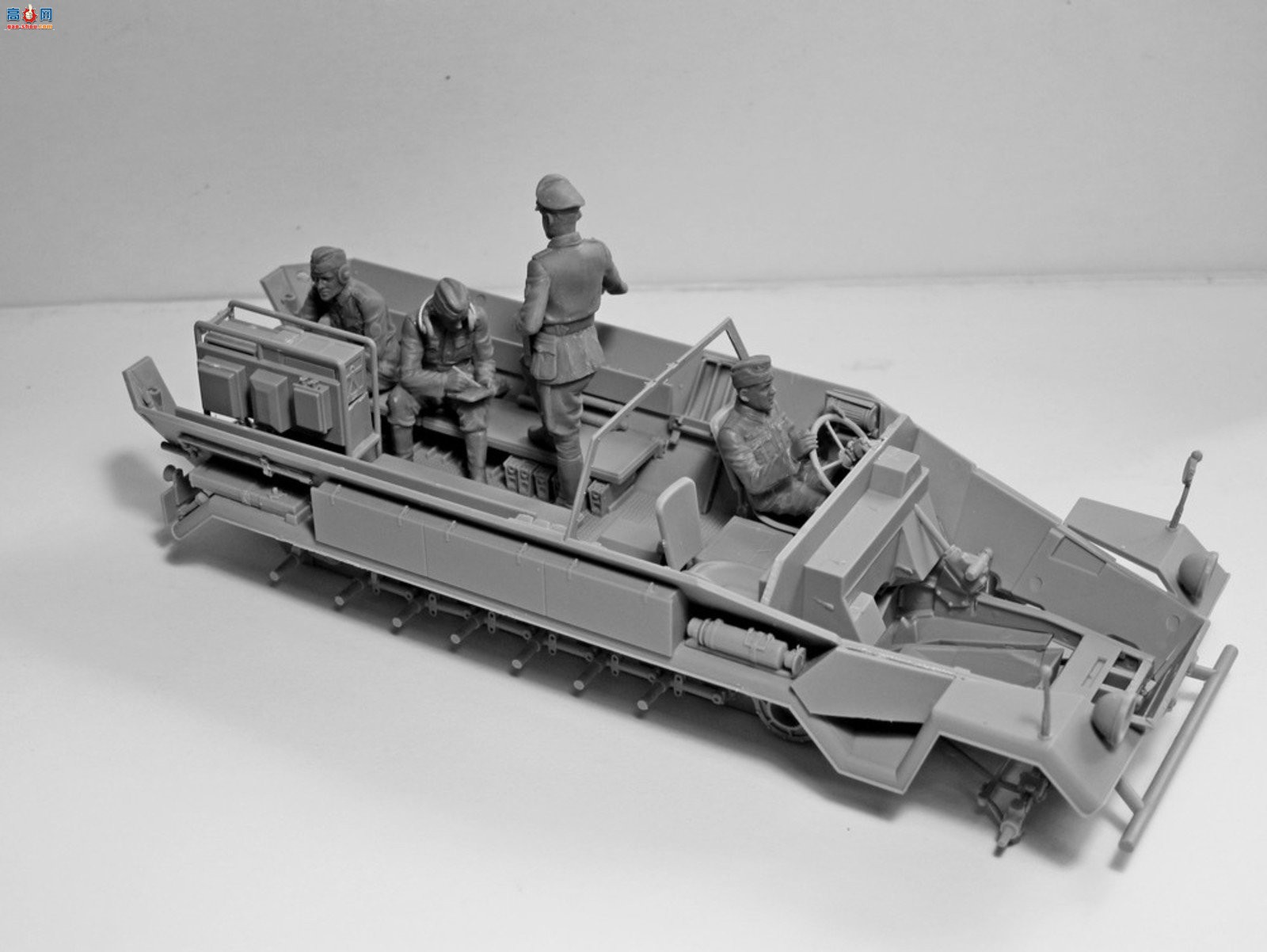 ICM Ĵ 35104 Sd.Kfz.251/6 Ausf.AԱ