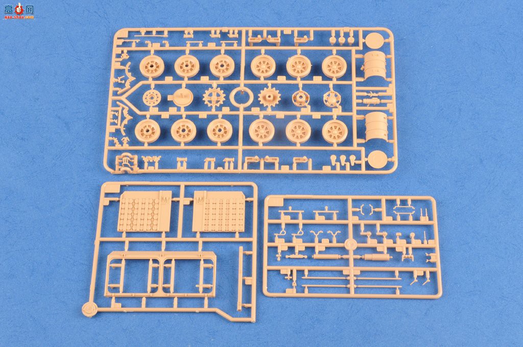 HobbyBoss ̹ 83835 GCT 155AU-F1(T-72)