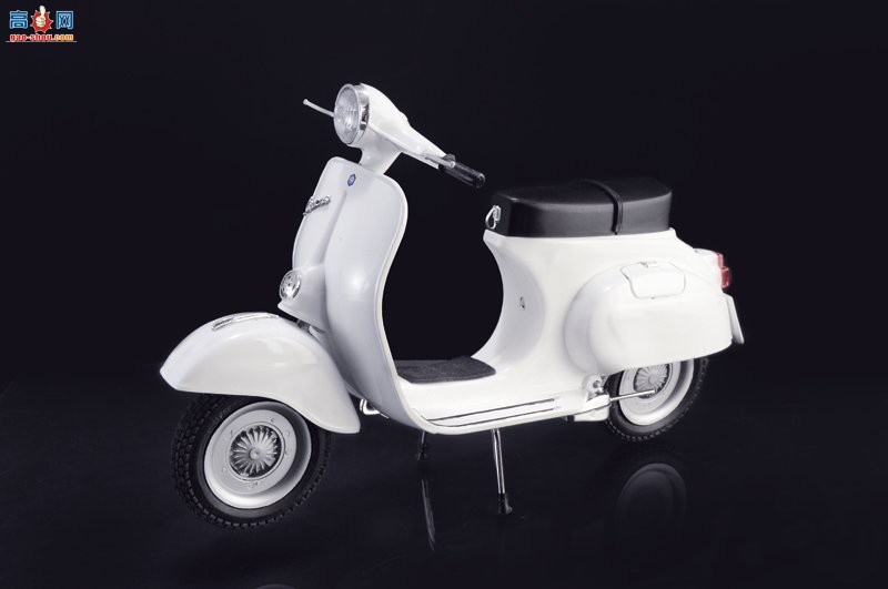  ITALERI Ħг 4633 VESPA 125 -
