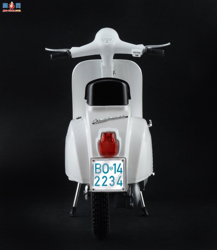  ITALERI Ħг 4633 VESPA 125 -