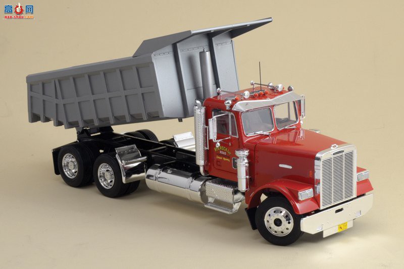  ITALERI  3783 Freightliner ж-