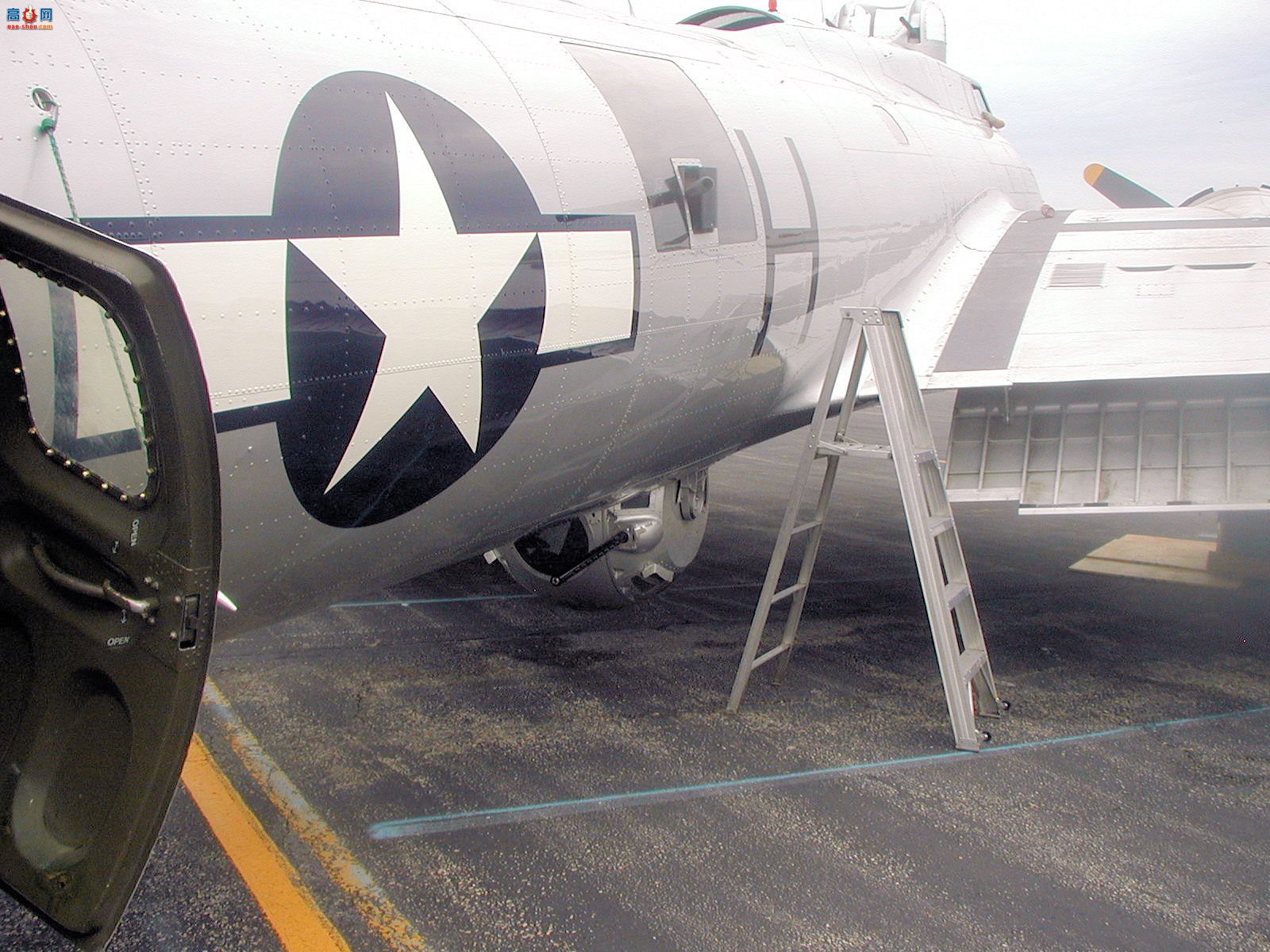  B-17G (44-85740) бݺը
