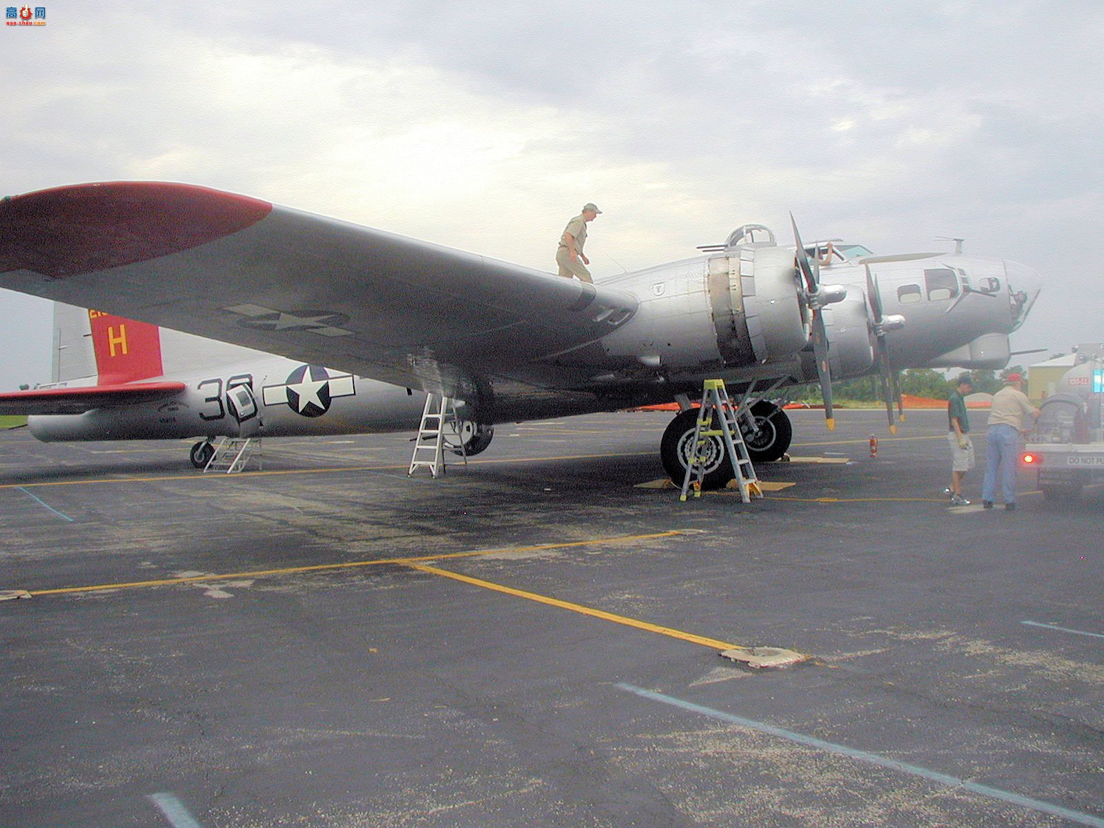 B-17G (44-85740) бݺը