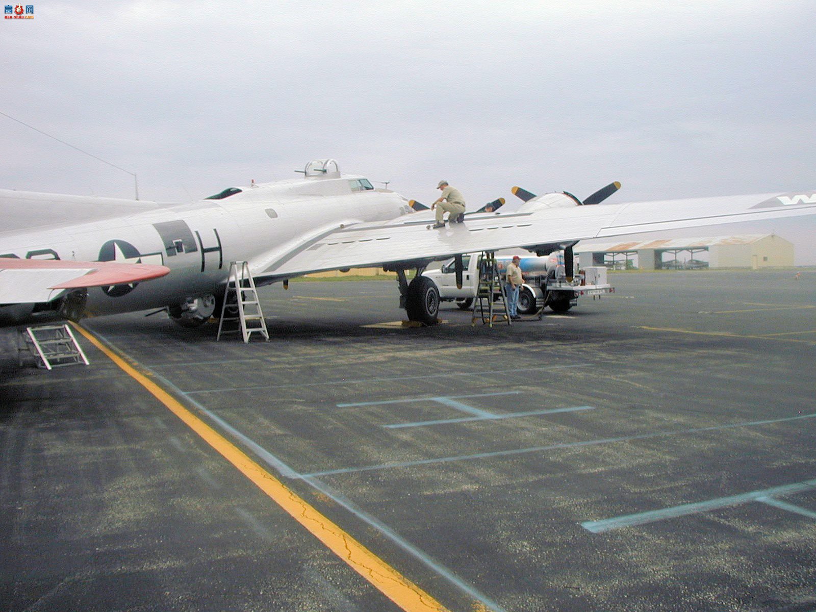  B-17G (44-85740) бݺը