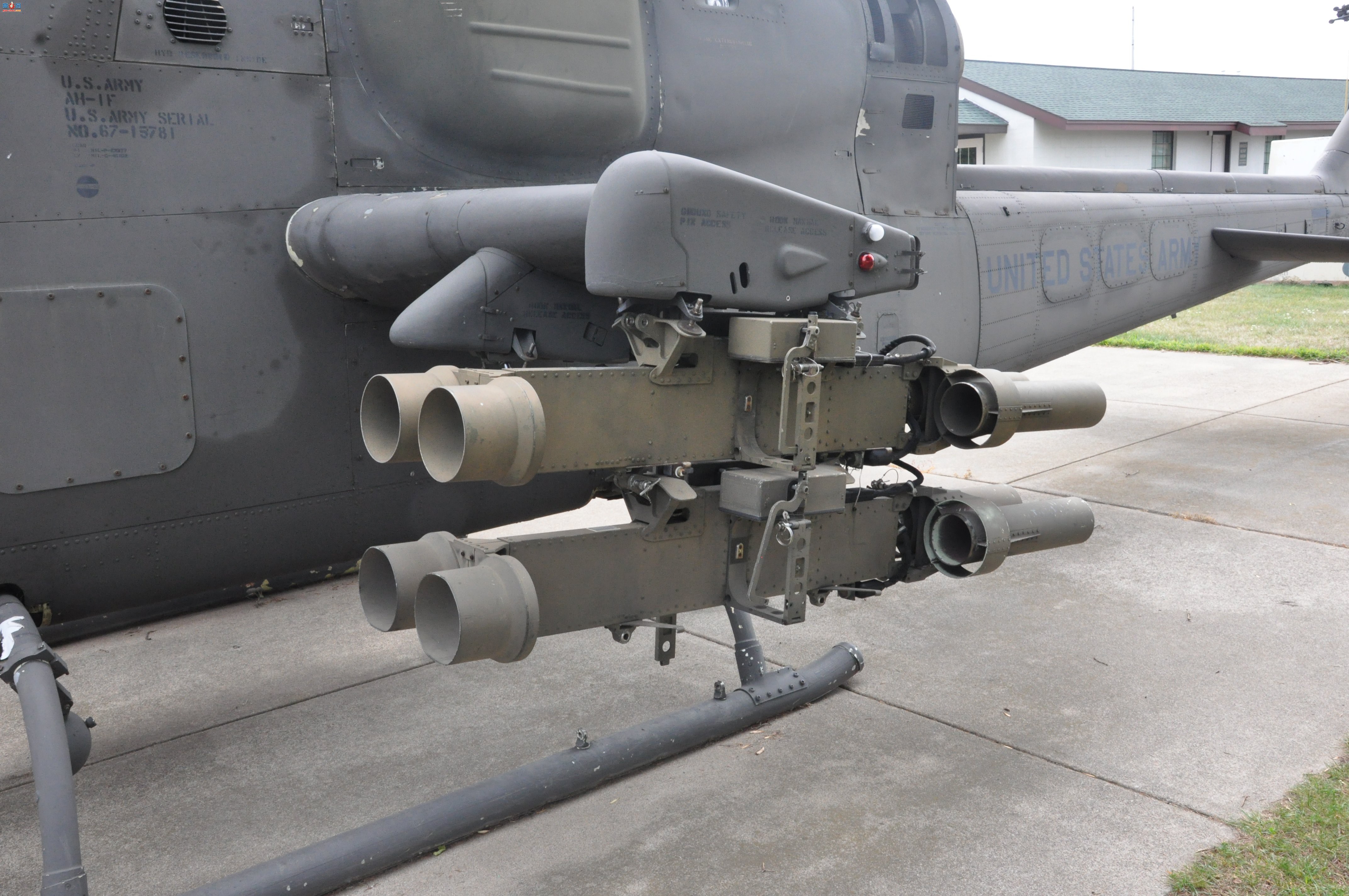  AH-1F67-15781۾