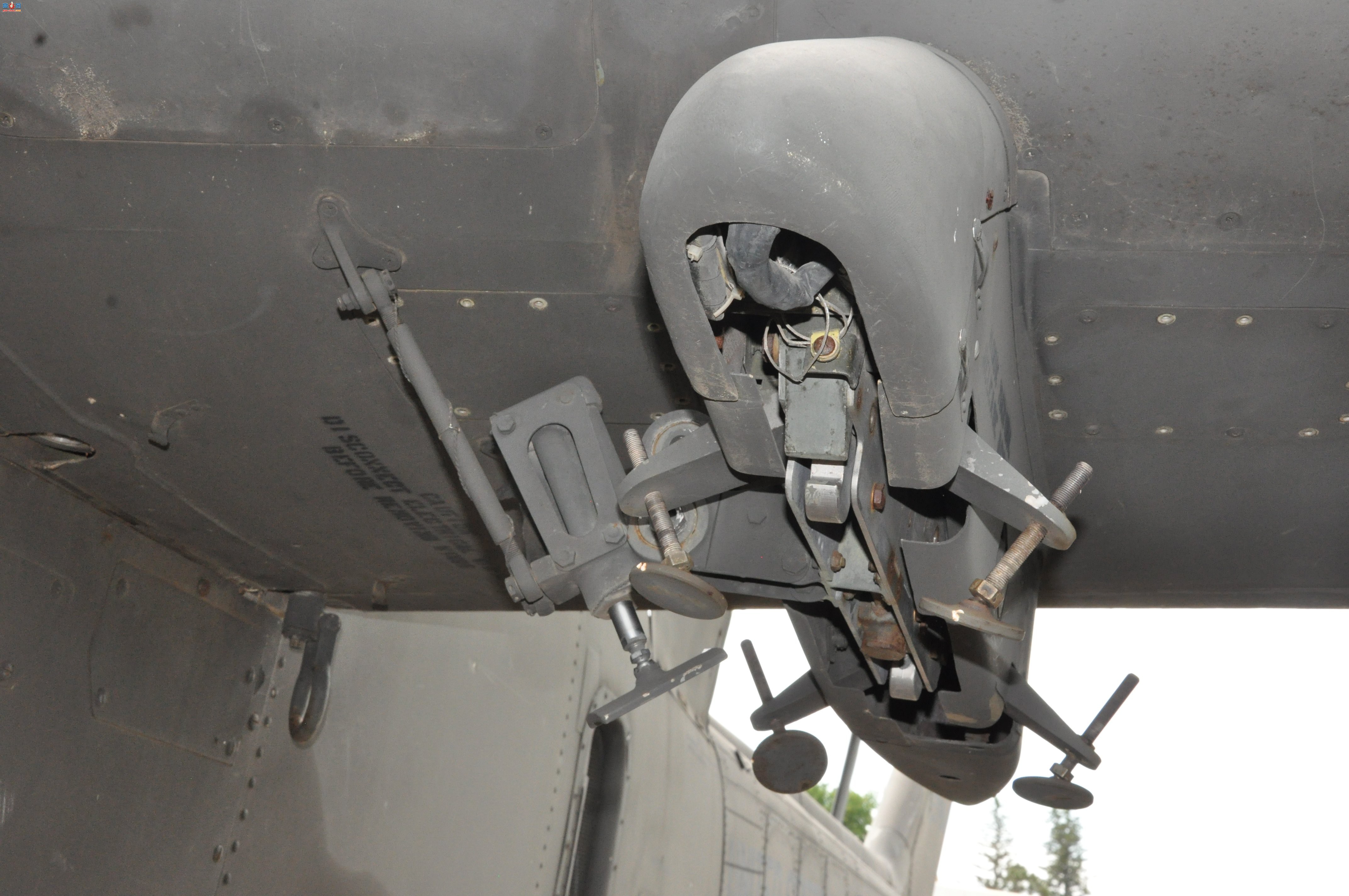  AH-1F67-15781۾