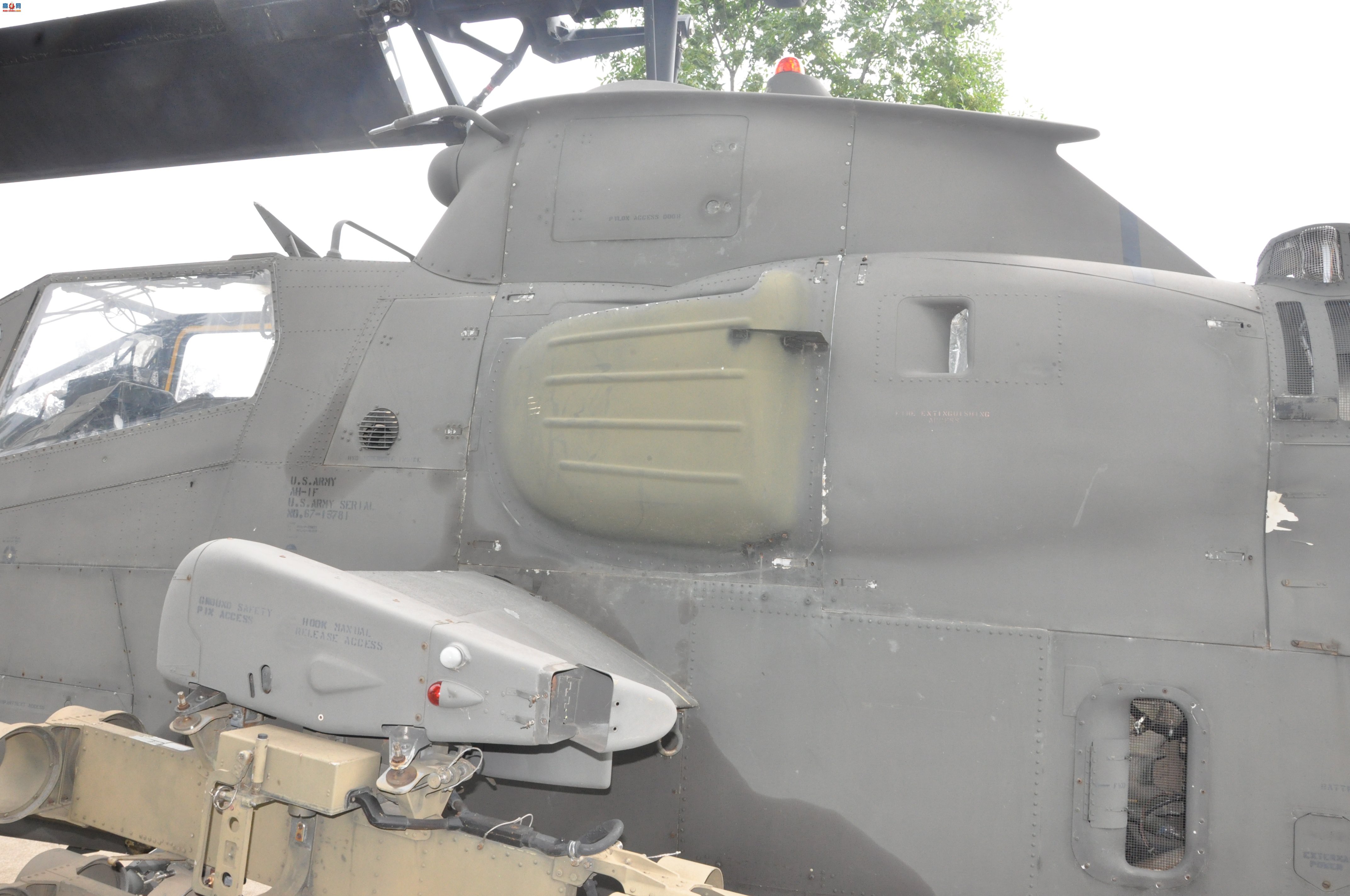  AH-1F67-15781۾