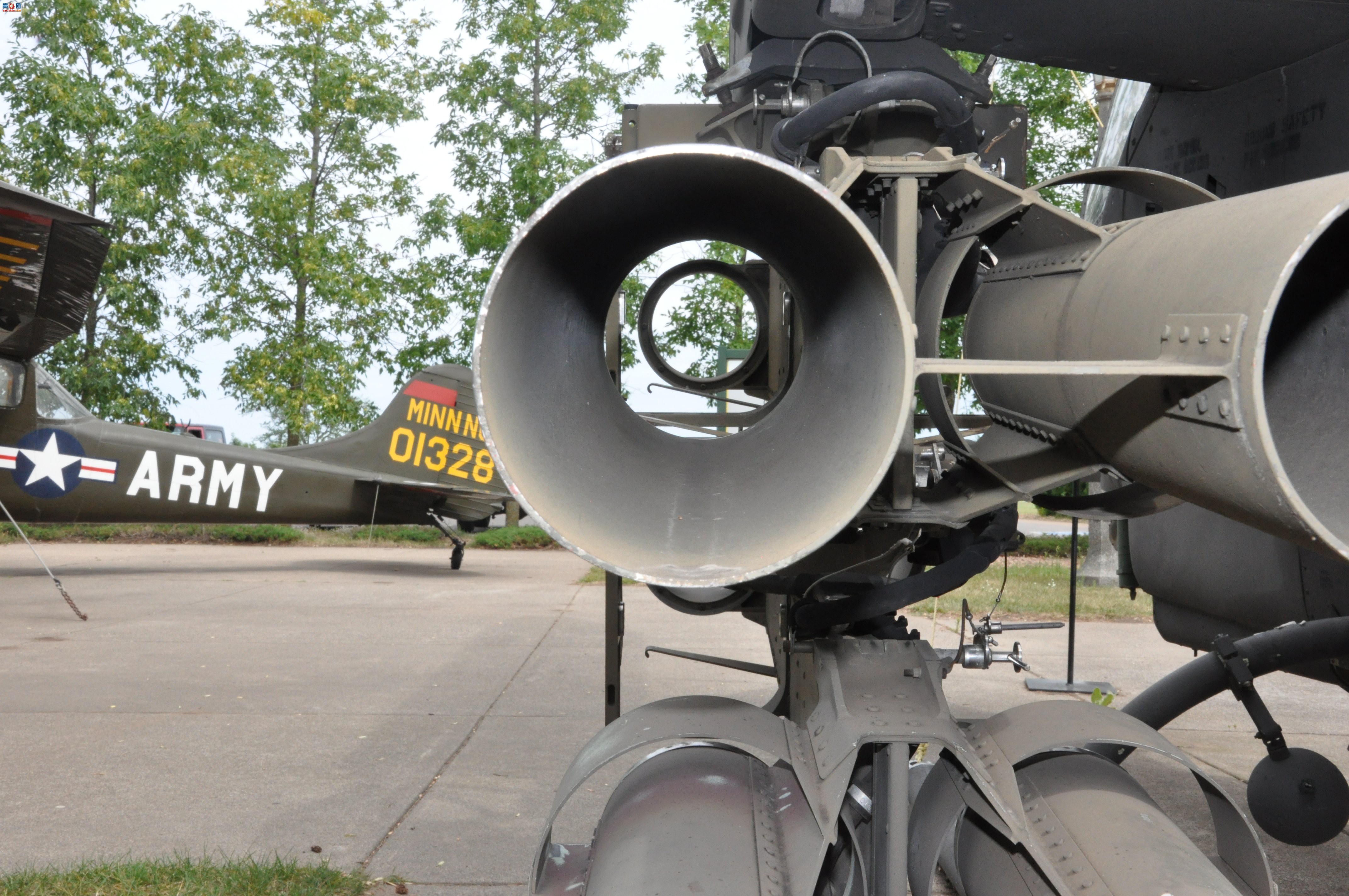  AH-1F67-15781۾