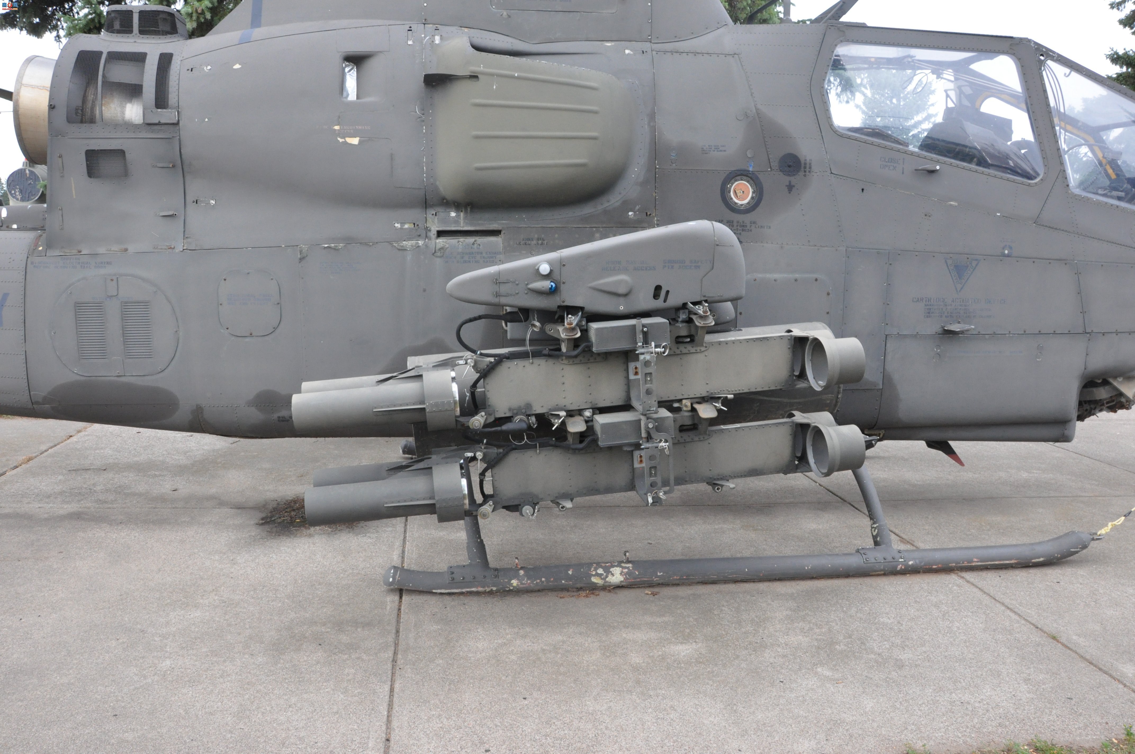  AH-1F67-15781۾