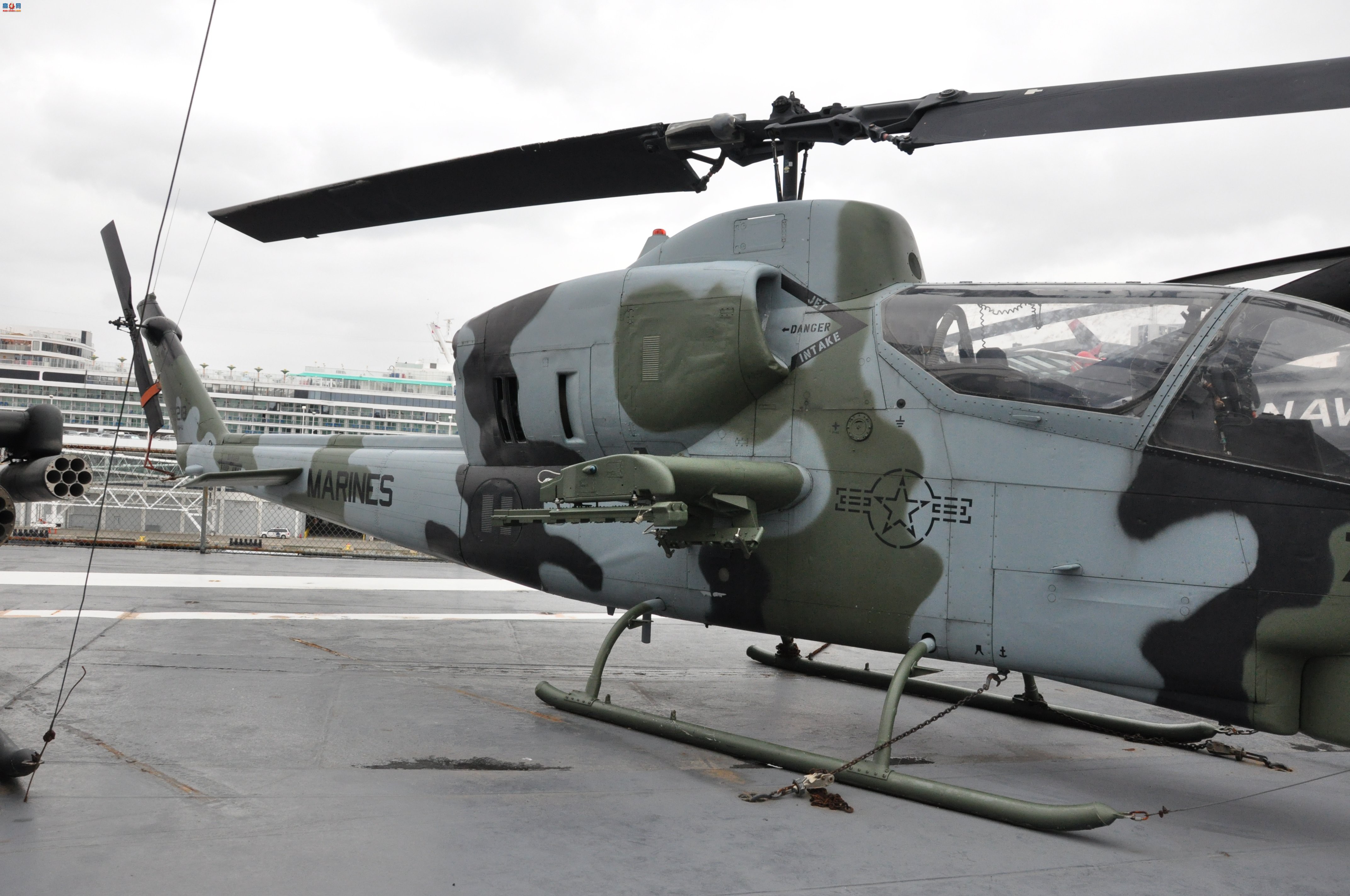  AH-1J159218۾