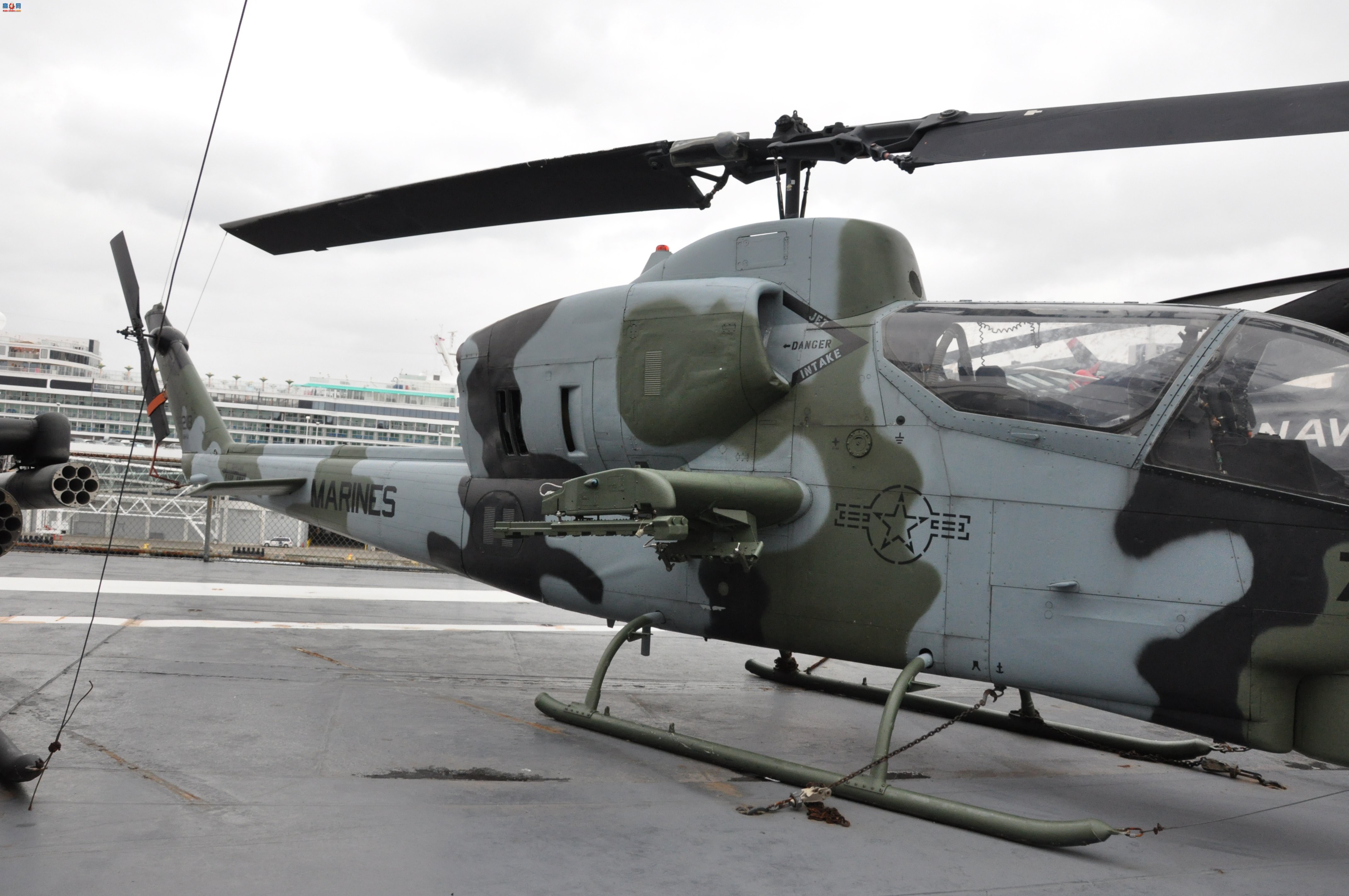  AH-1J159218۾