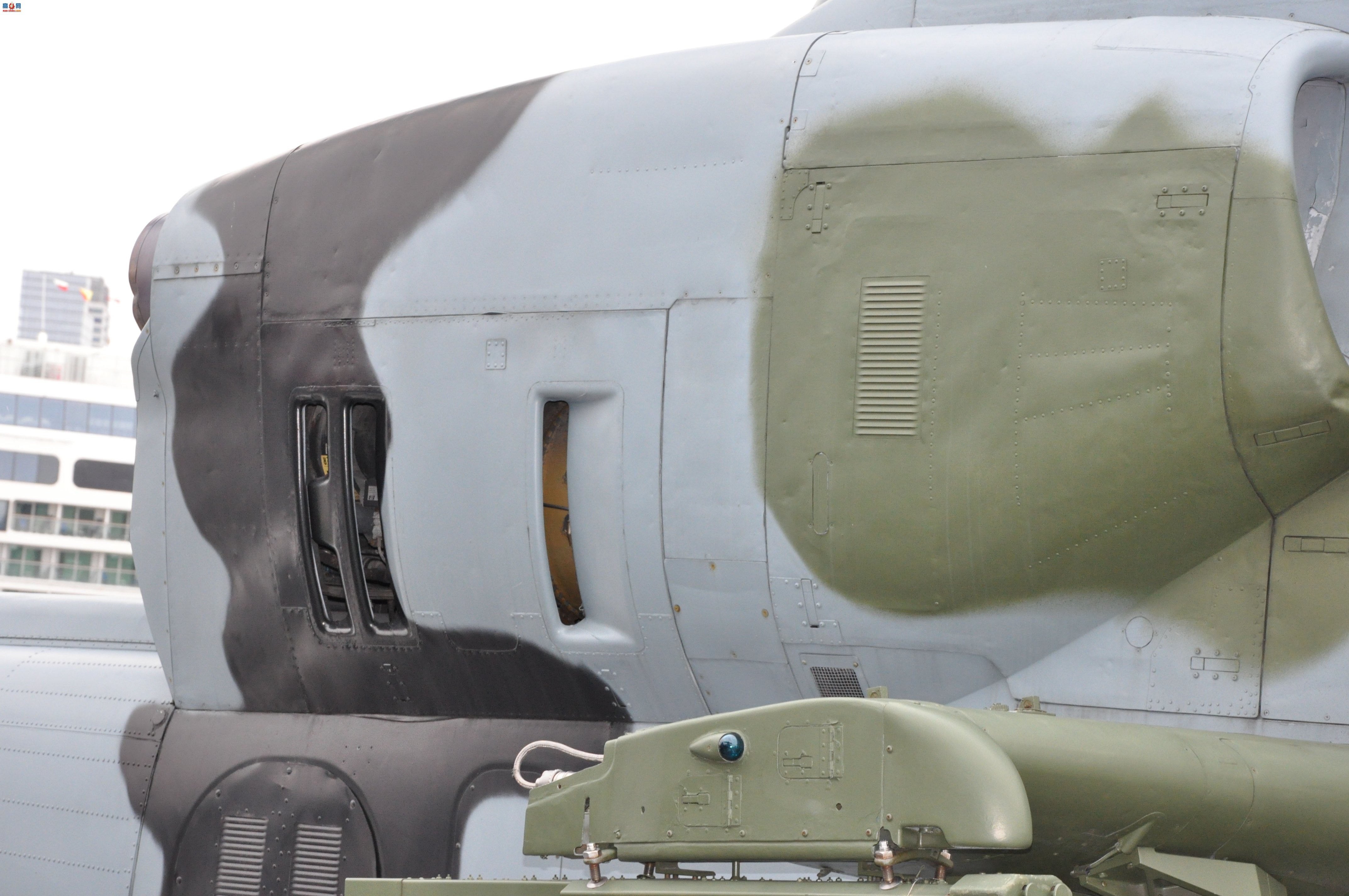  AH-1J159218۾