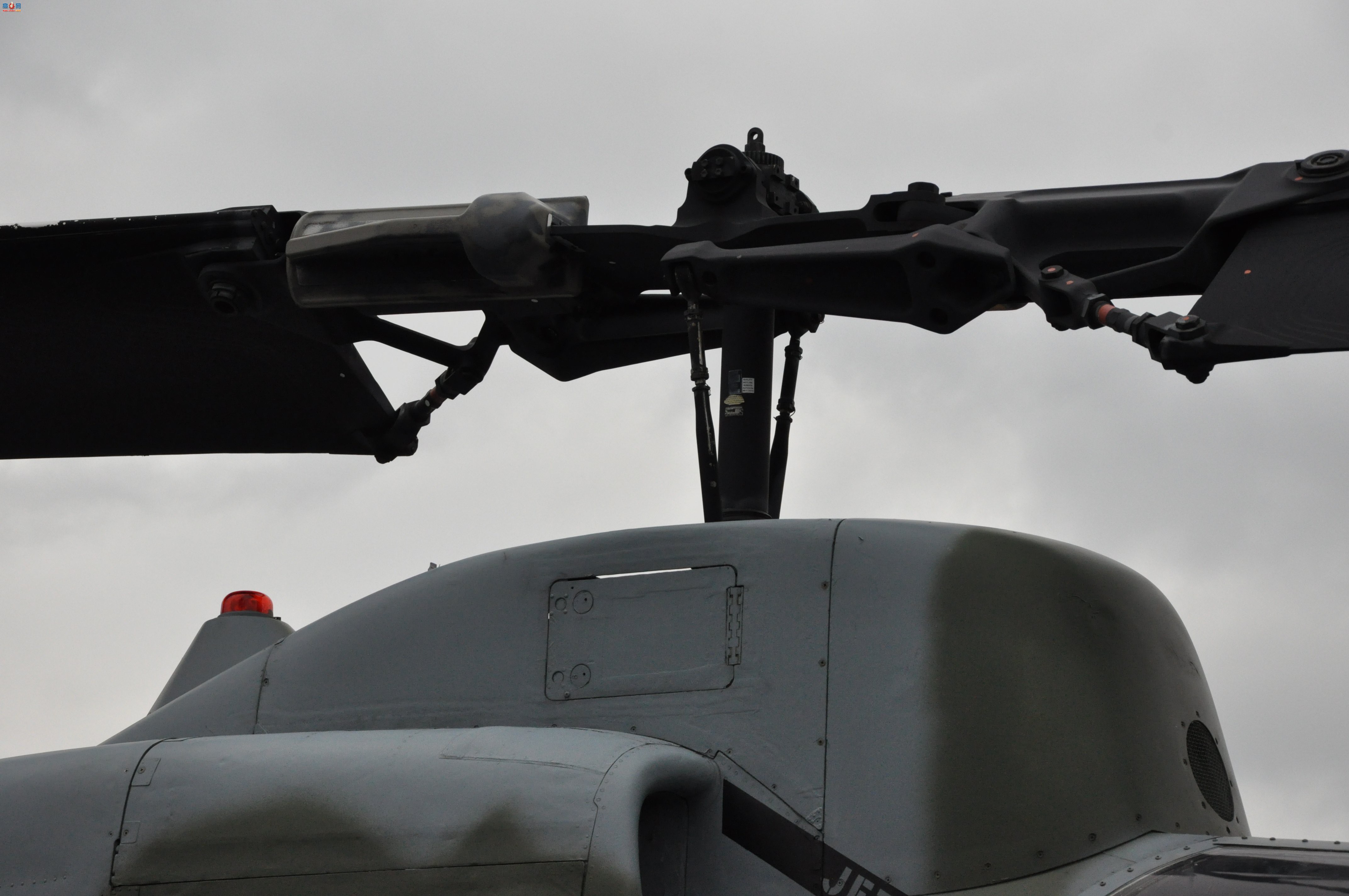  AH-1J159218۾