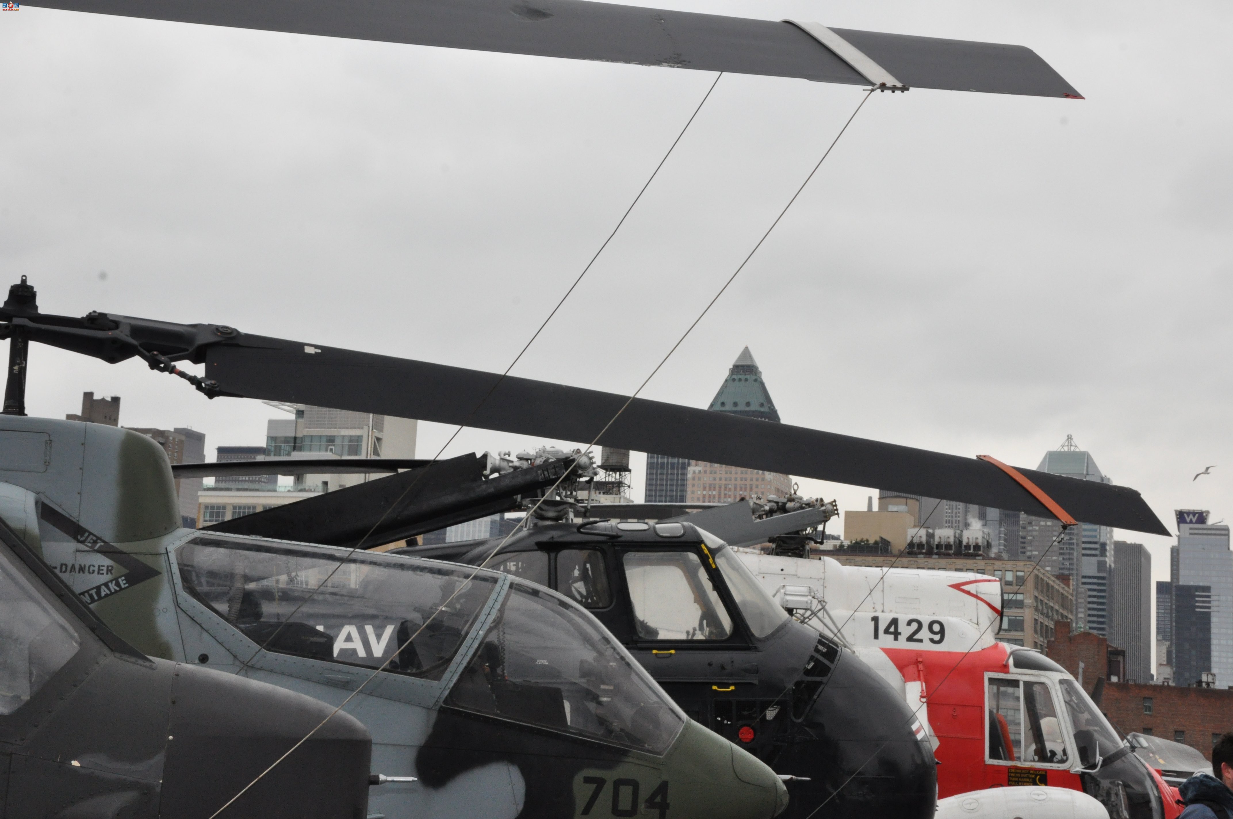  AH-1S70-15956۾