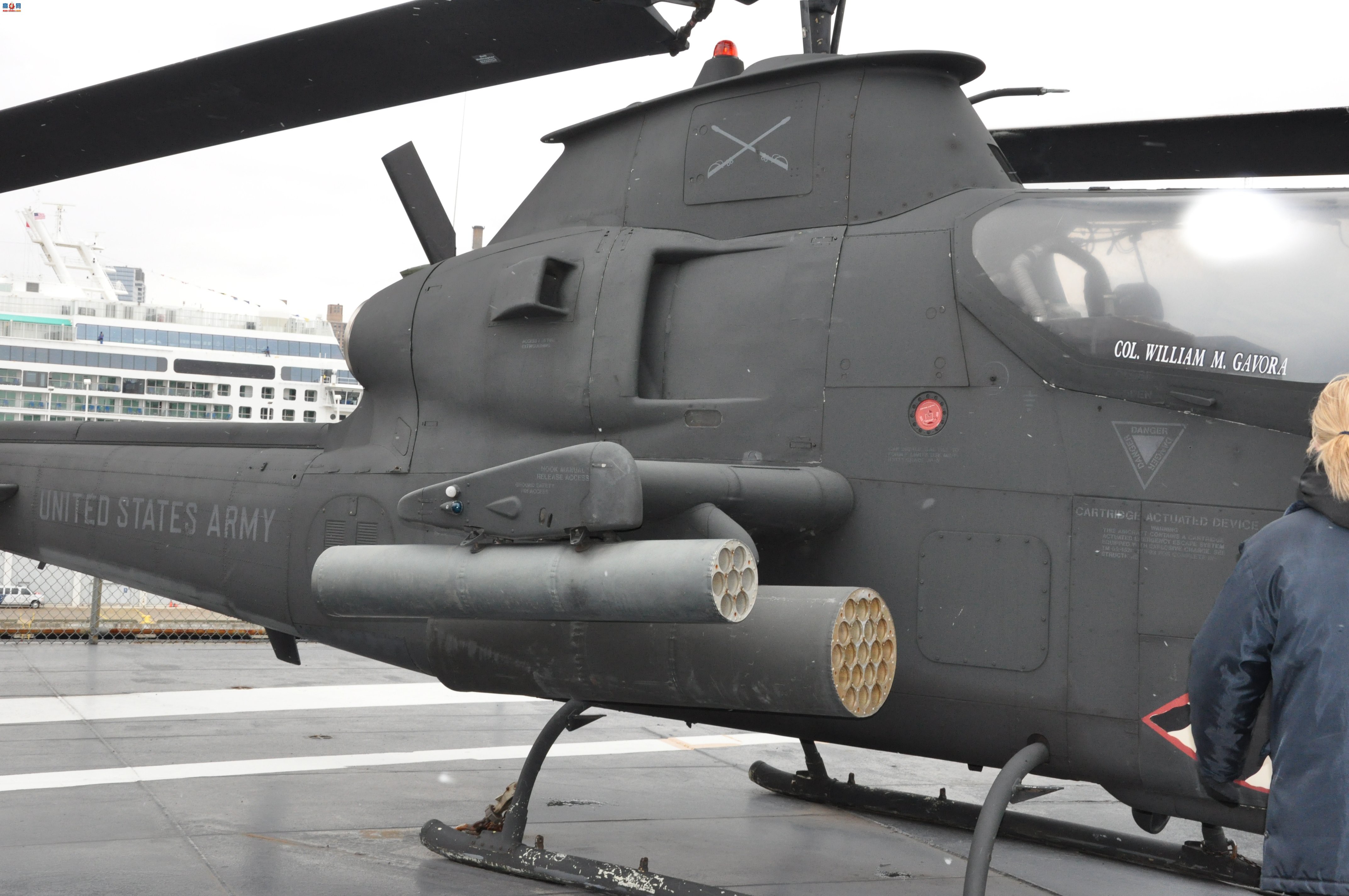 AH-1S70-15956۾