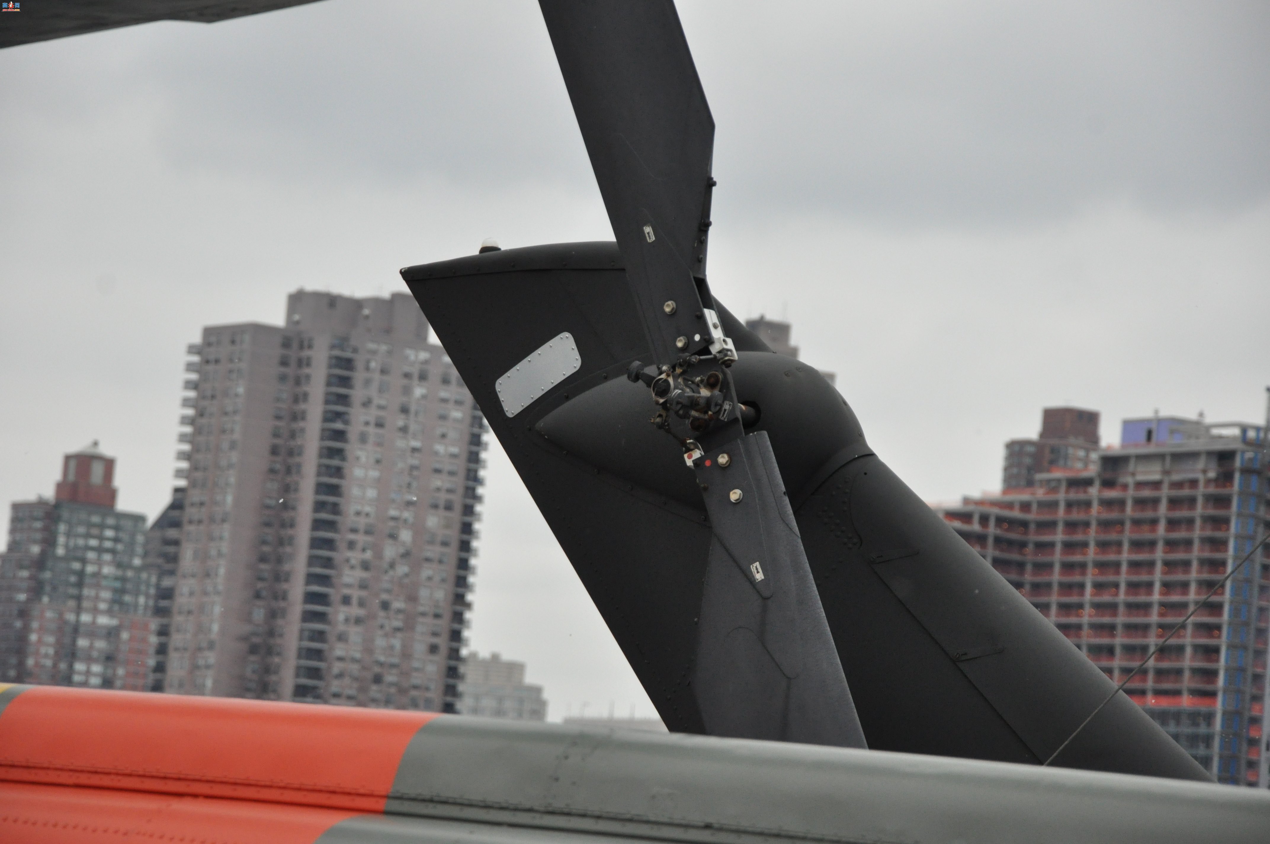  AH-1S70-15956۾