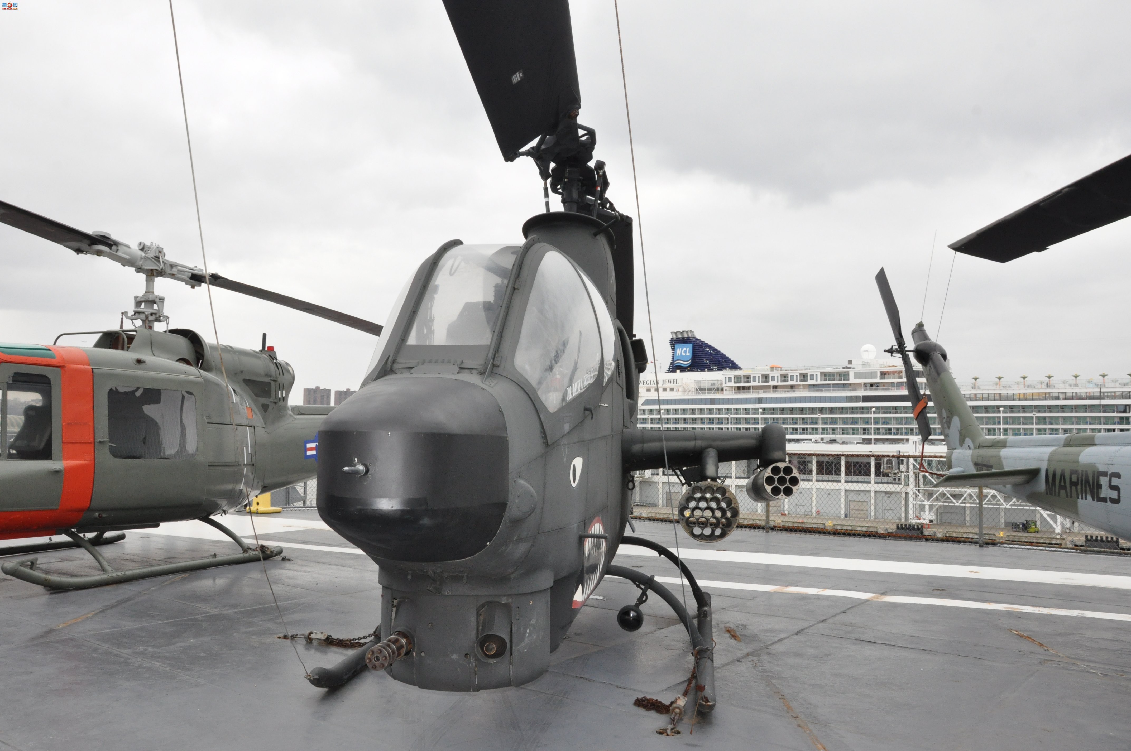  AH-1S70-15956۾