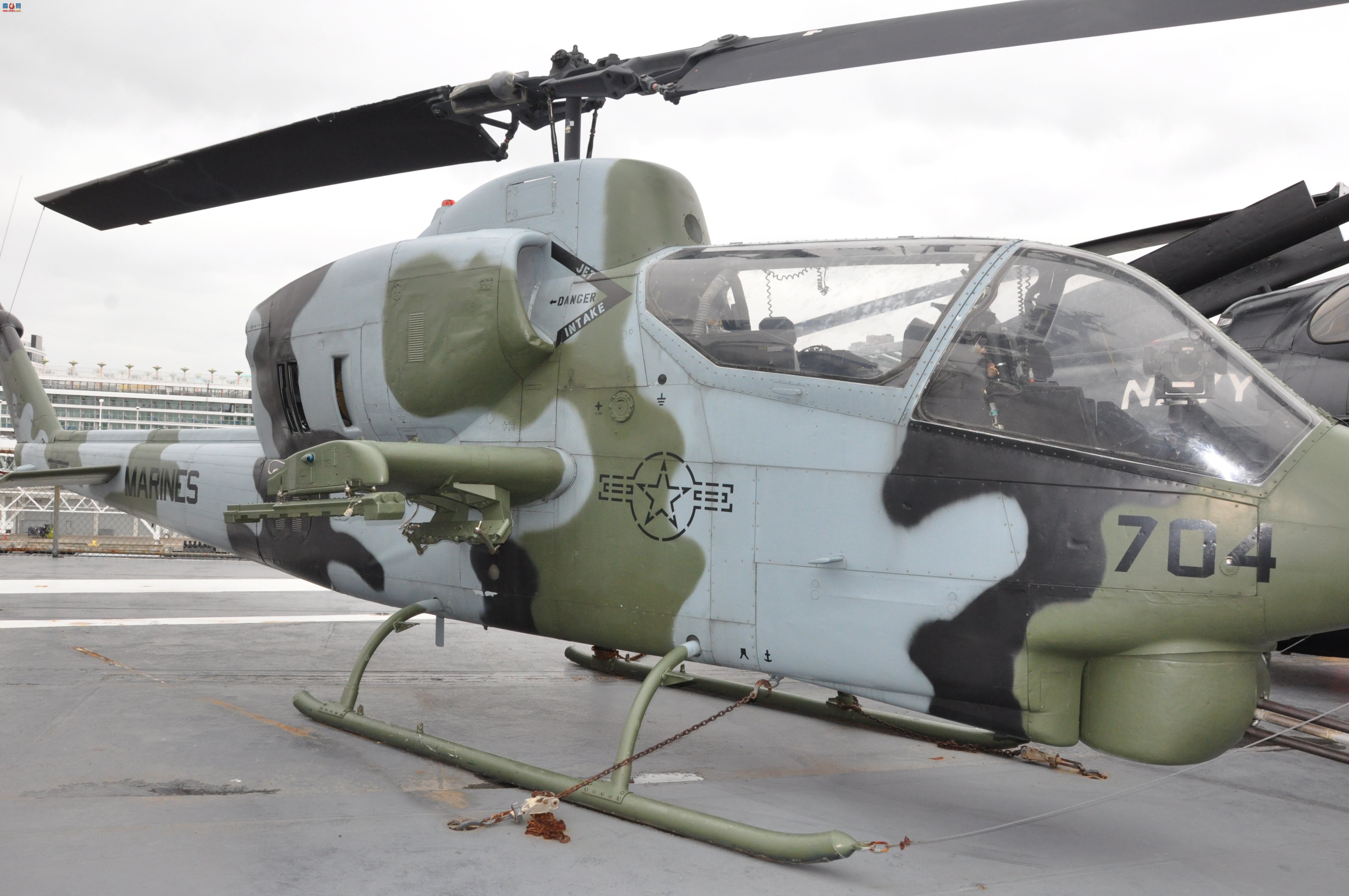  AH-1S70-15956۾