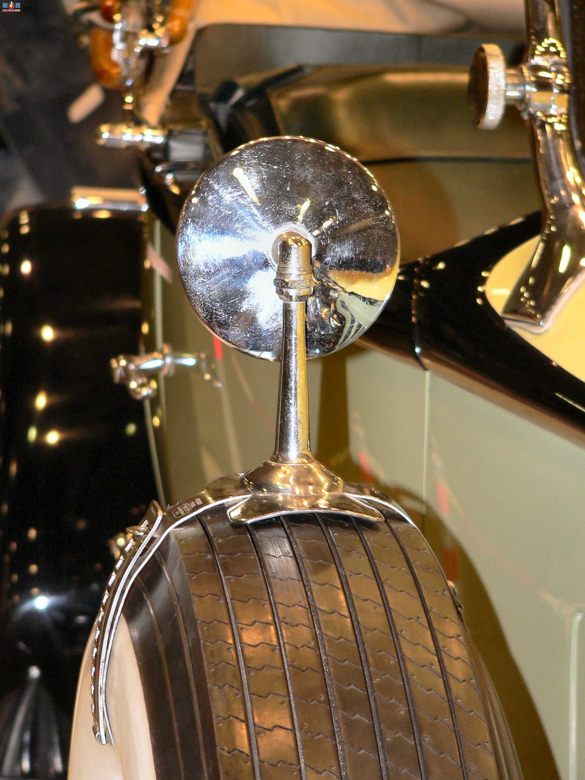 �� 1930 �������� V16 �˶��ܳ�