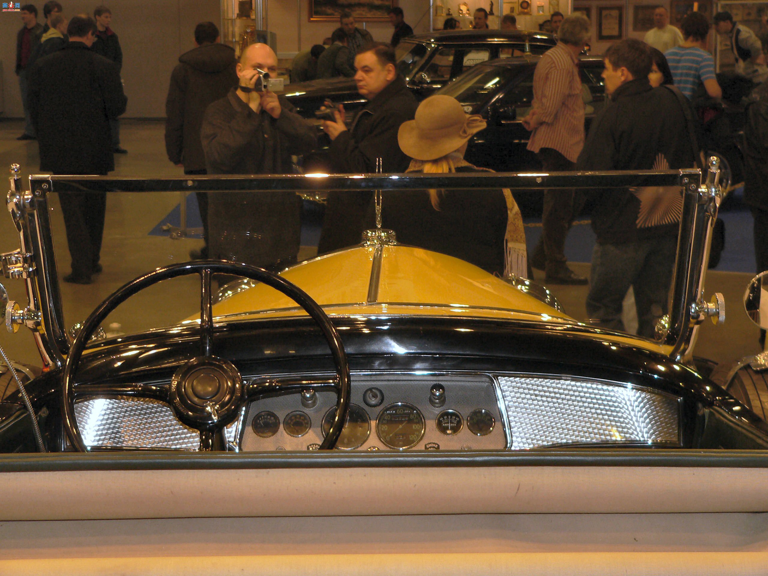 �� 1930 �������� V16 �˶��ܳ�