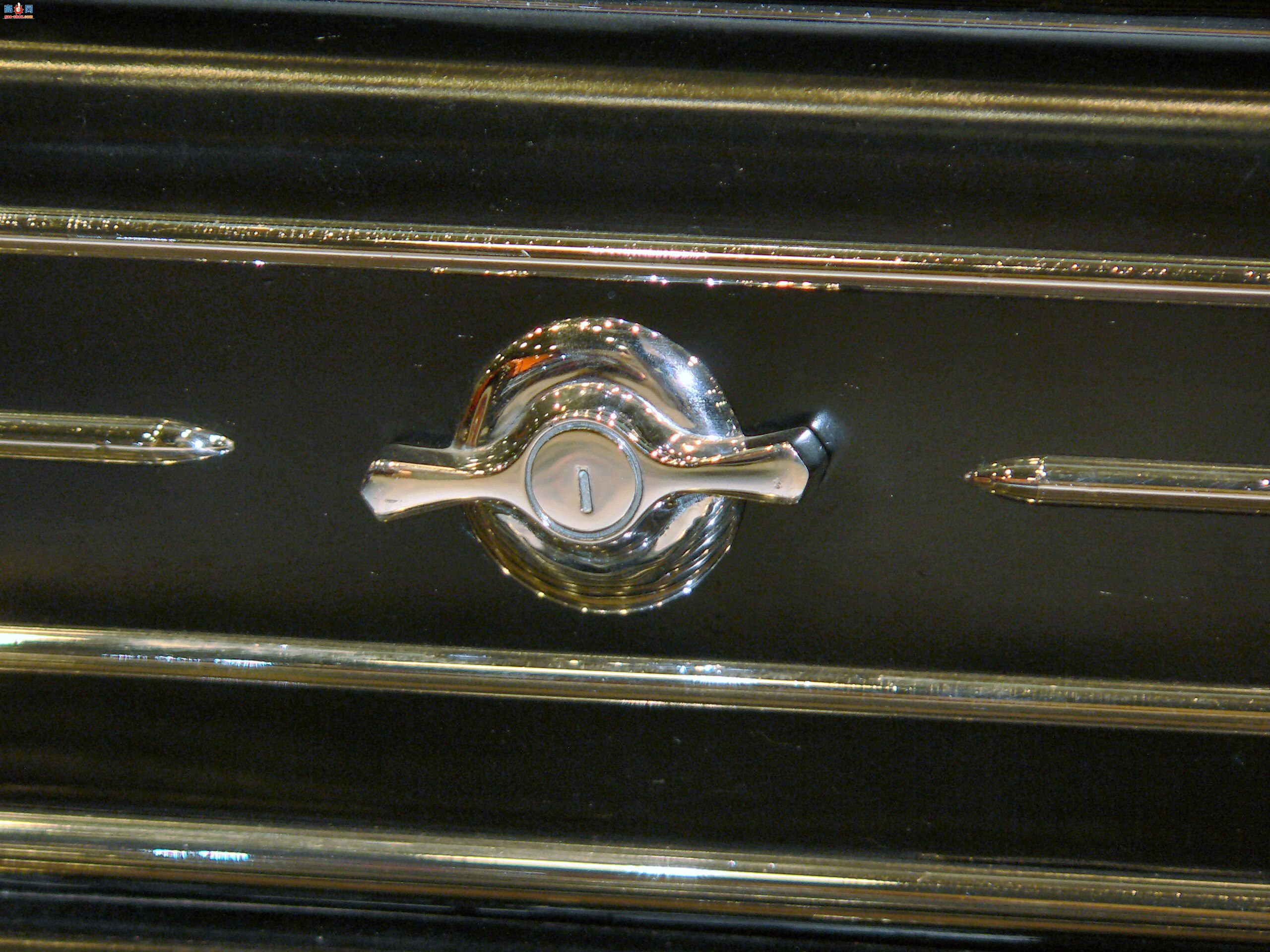 �� 1930 �������� V16 �˶��ܳ�