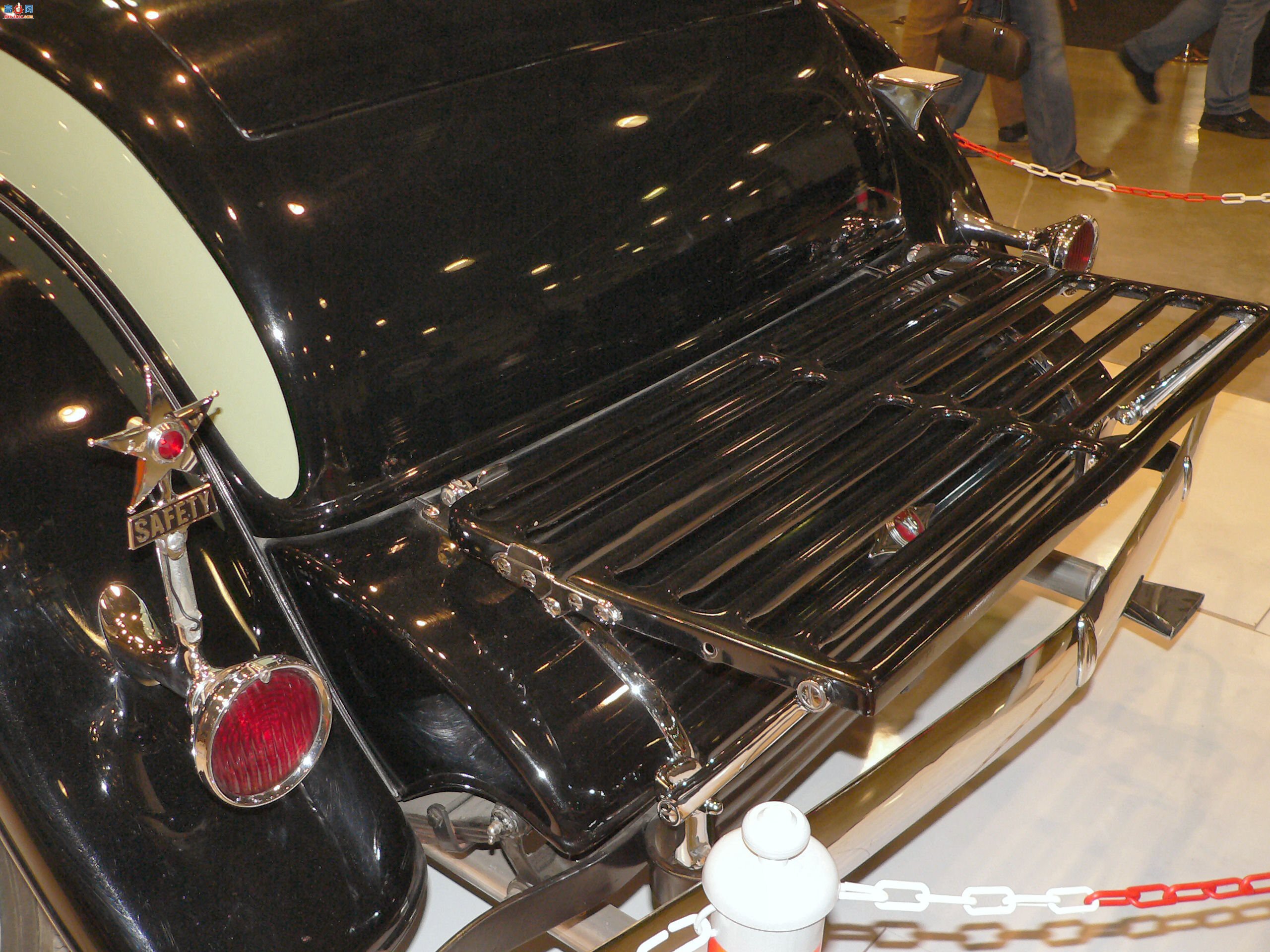 �� 1930 �������� V16 �˶��ܳ�