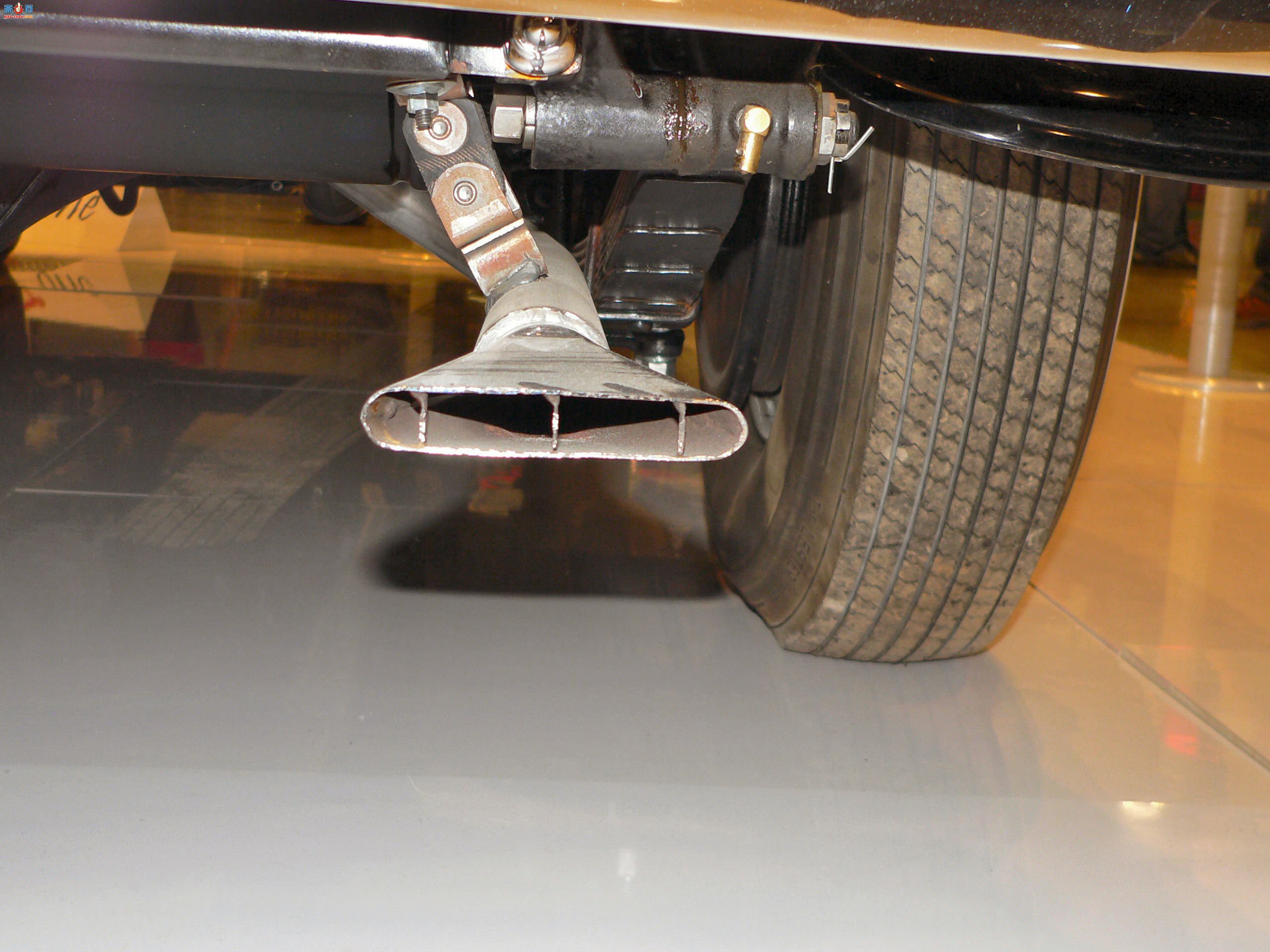 �� 1930 �������� V16 �˶��ܳ�