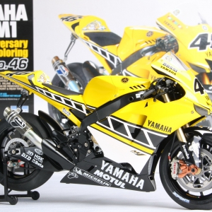 ԽģƷ | ﹬ YAMAHA YZR-M1Ħг